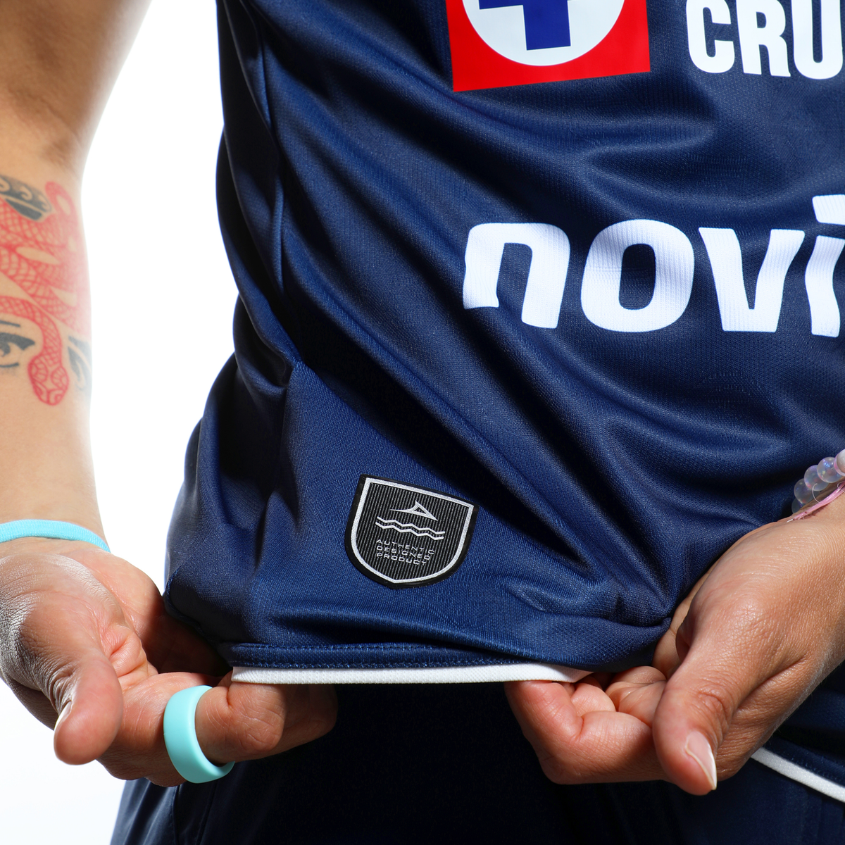 JERSEY ALTERNATIVA CRUZ AZUL MUJER 2026-2027